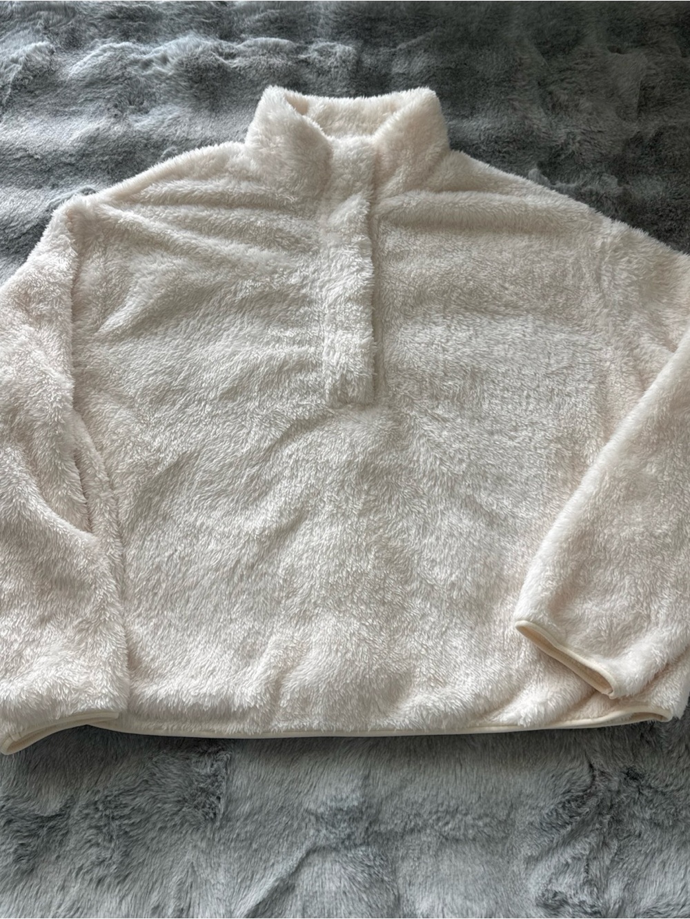 H&M Faux Fur Pullover Ivory Size Large-0512